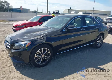 2015 Mercedes-Benz C 300 4Matic из США, поврежденный, VIN 55SWF4KB4FU002888